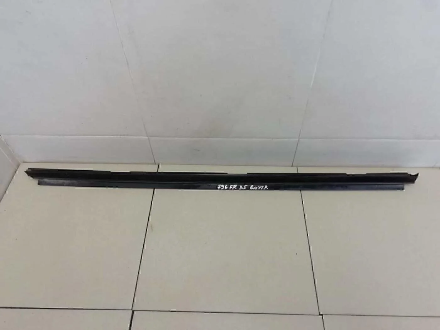 Уплотнитель (внутри) Passat [B5] 1996-2000