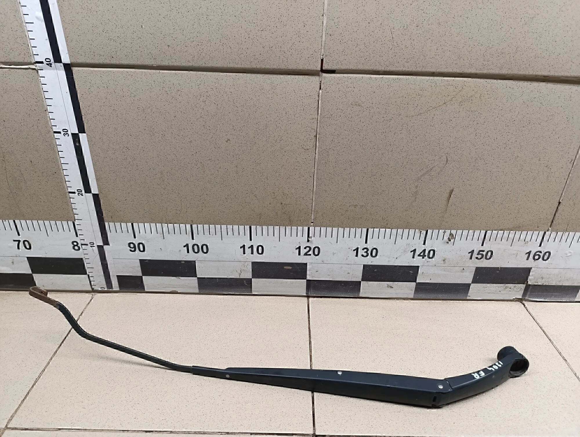 Поводок стеклоочистителя передний правый Solaris 2010-2017