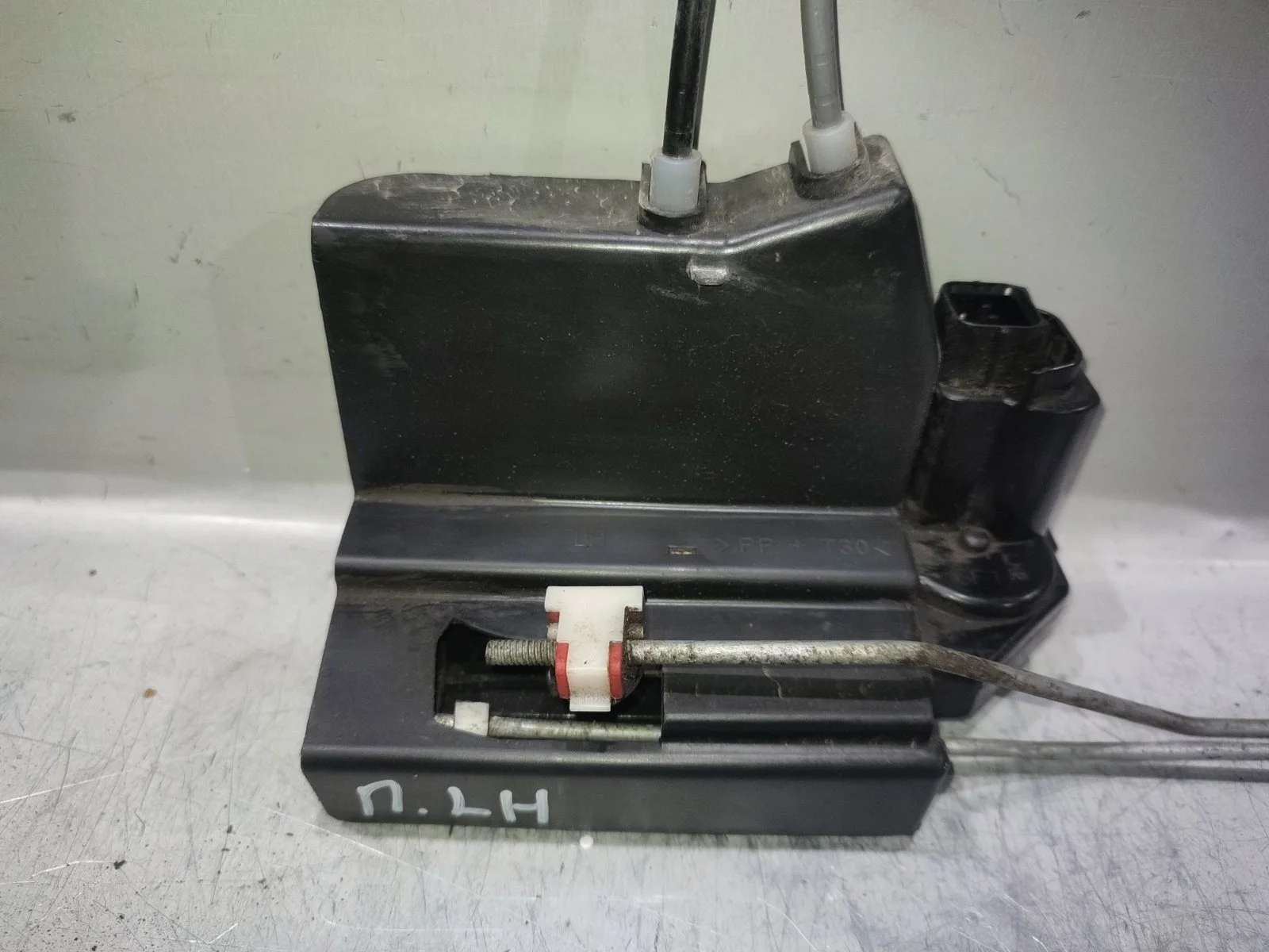 Замок двери SsangYong Kyron 2011 D130