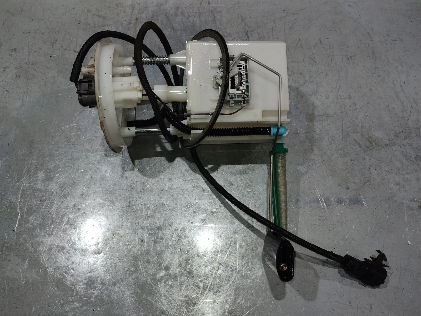 Датчик уровня топлива (топливозаборник) SsangYong Kyron 2011 D130