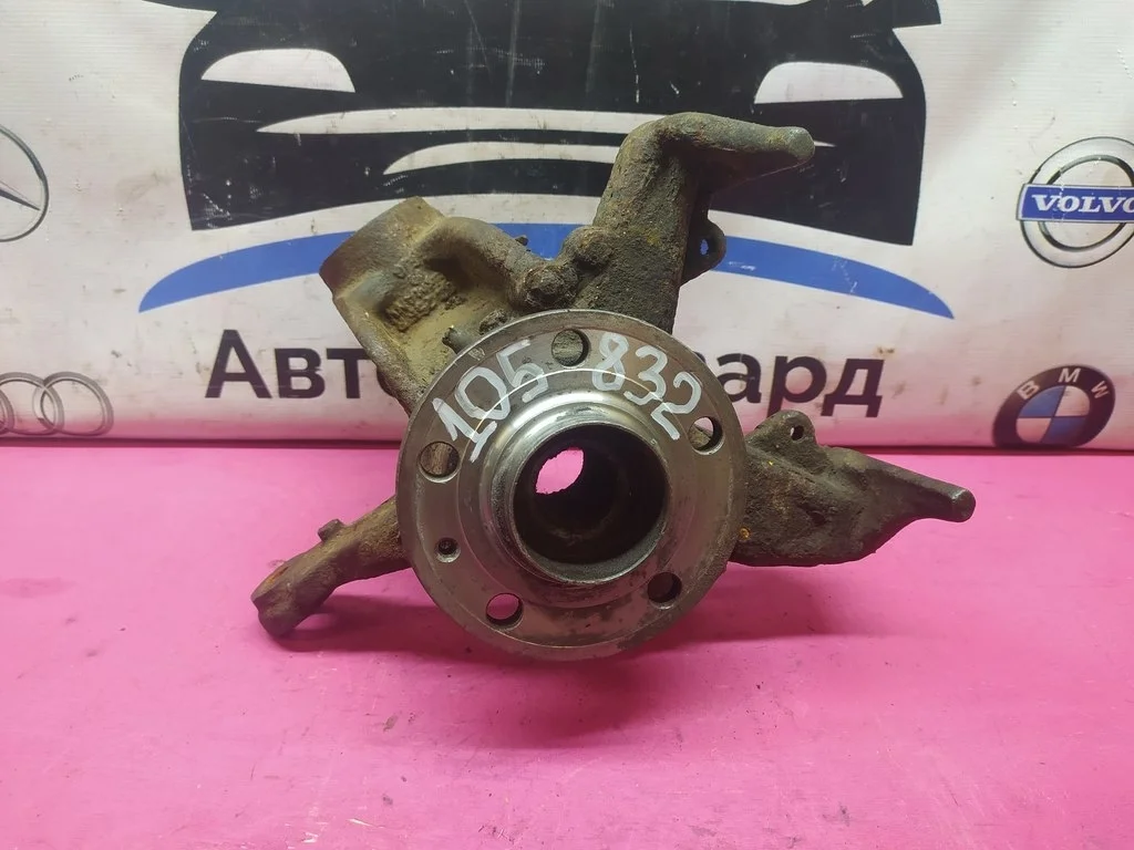 Поворотный кулак правый Fabia Polo Roomster Rapid