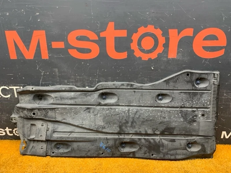 Защита днища кузова Audi A3 2014 5Q0825202L 8V CXS, правая