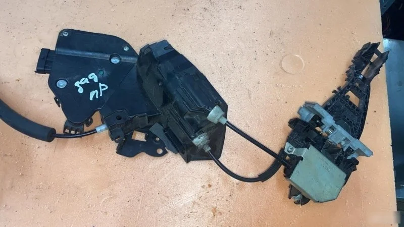 Замок двери Land Rover Range Rover Vogue 4 L405