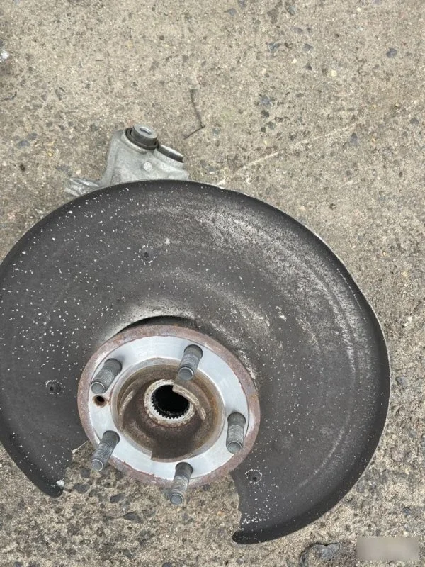 Кулак поворотный задний правый Land Rover Range