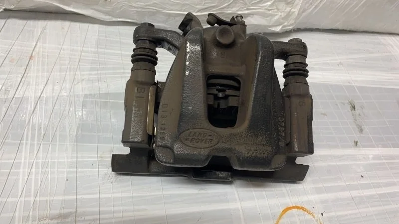 Суппорт задний левый Land Rover Range Rover Vogue