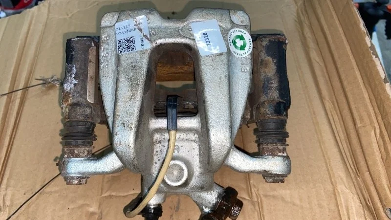 Суппорт задний правый Land Rover Range Rover Vogue