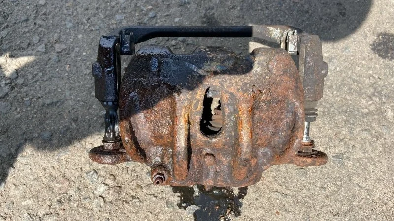 Суппорт передний правый Land Rover Range Rover