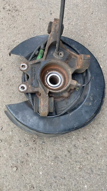 Поворотный кулак задний левый Land Rover Range