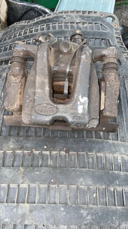 Суппорт задний левый Land Rover Range Rover Vogue