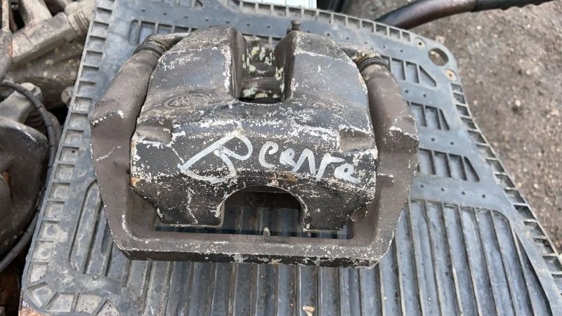 Суппорт задний правый Land Rover Range Rover Vogue