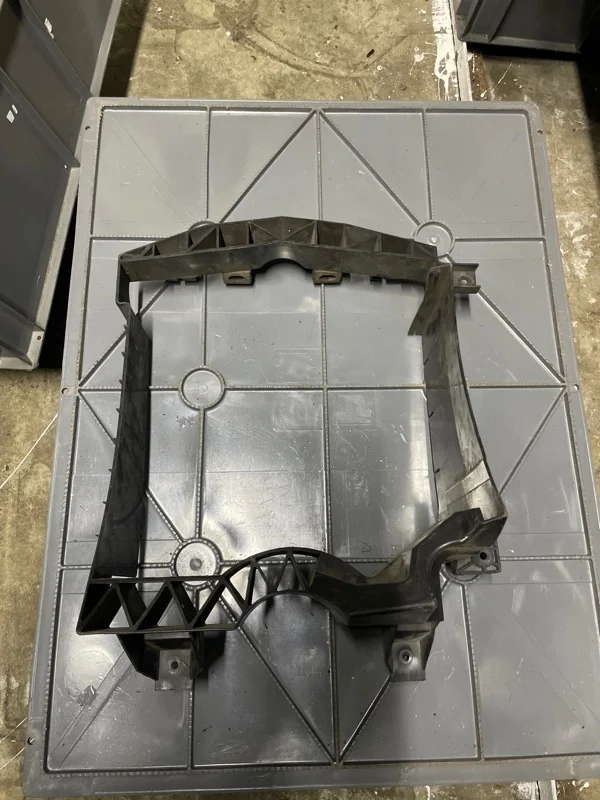 Кронштейн интеркулера правый Land Rover Range