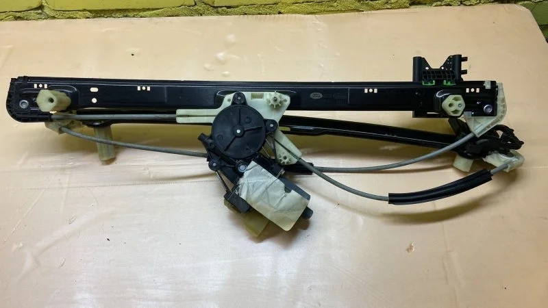 Стеклоподъемник задний правый Land Rover Range