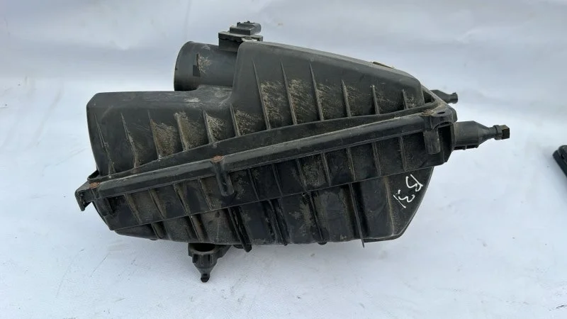 Корпус воздушного фильтра правый Land Rover Range