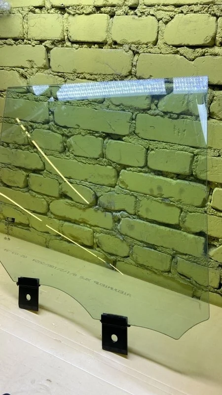 Стекло заднее правое Land Rover Range Rover Vogue