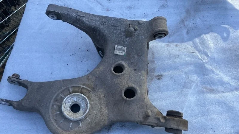 Рычаг задний левый Land Rover Range Rover Vogue 4