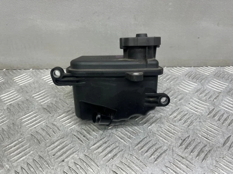 Бачок гура Mercedes W204