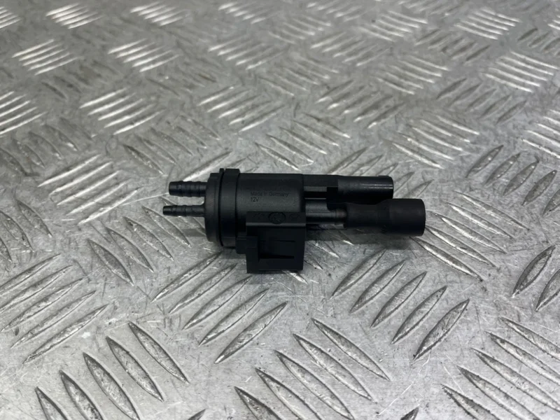 Клапан вентиляции бензобака Mercedes W204