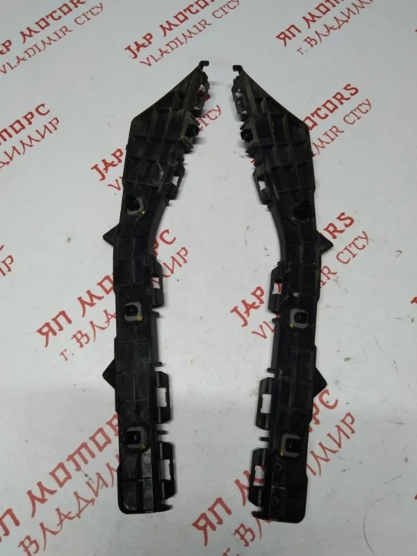 Крепление бампера заднее Toyota Avensis T271 3ZR