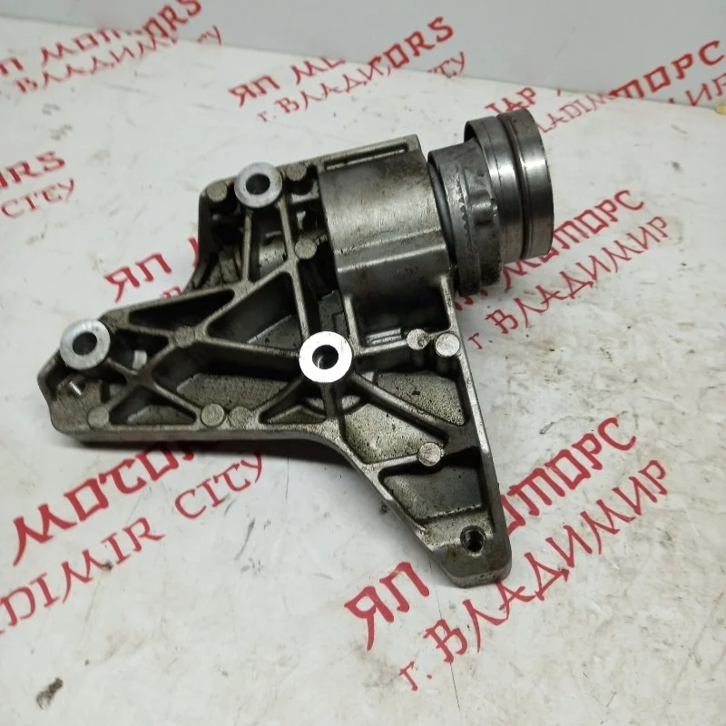 Кронштейн компрессора кондиционера Volkswagen Golf