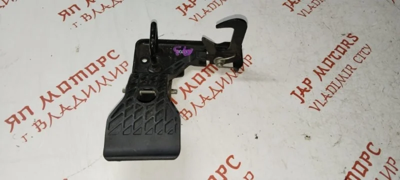 Замок капота Audi A3 8P CAX 1.4 2011