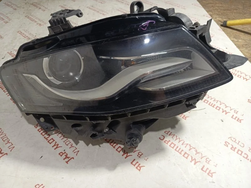 Фара ксеноновая передняя правая Audi A4 B8 СЕДАН