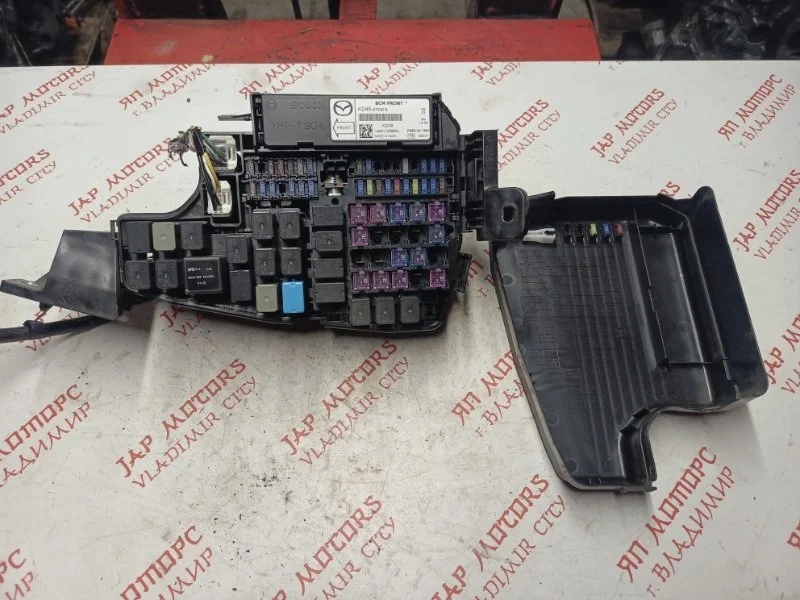 Блок предохранителей под капот Mazda 6 GJ СЕДАН PY