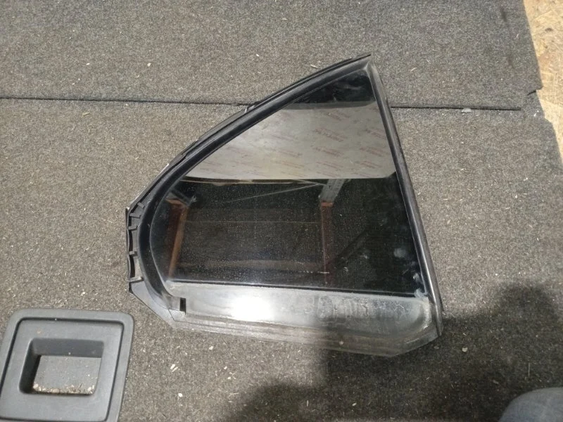 Стекло двери заднее правое Mitsubishi Lancer 10