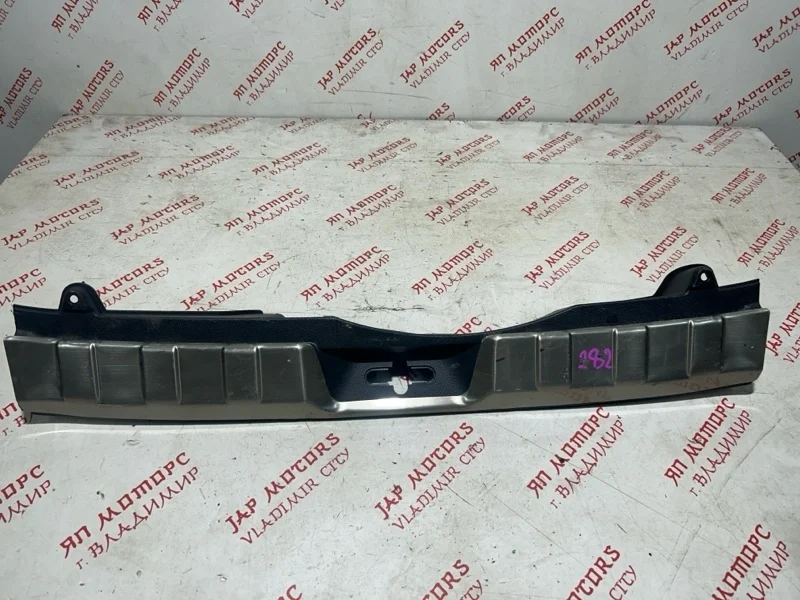 Накладка замка багажника Nissan X Trail T31 QR25DE