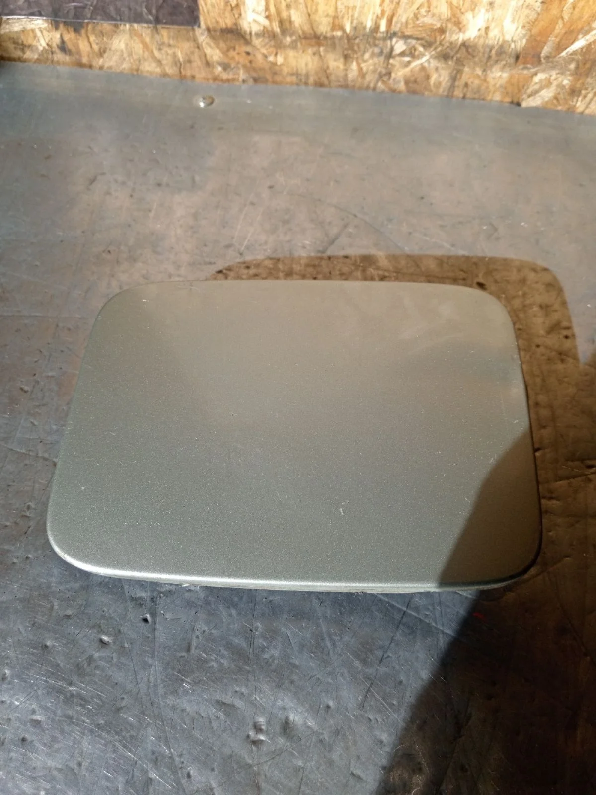 Лючок бензобака Nissan Pathfinder III рестайлинг (2010—2014) 2011 KAF - бежевый