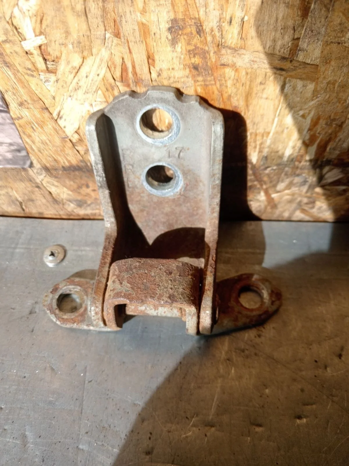 Петля двери передней Nissan Pathfinder III рестайлинг (2010—2014) 2011 KAF - бежевый