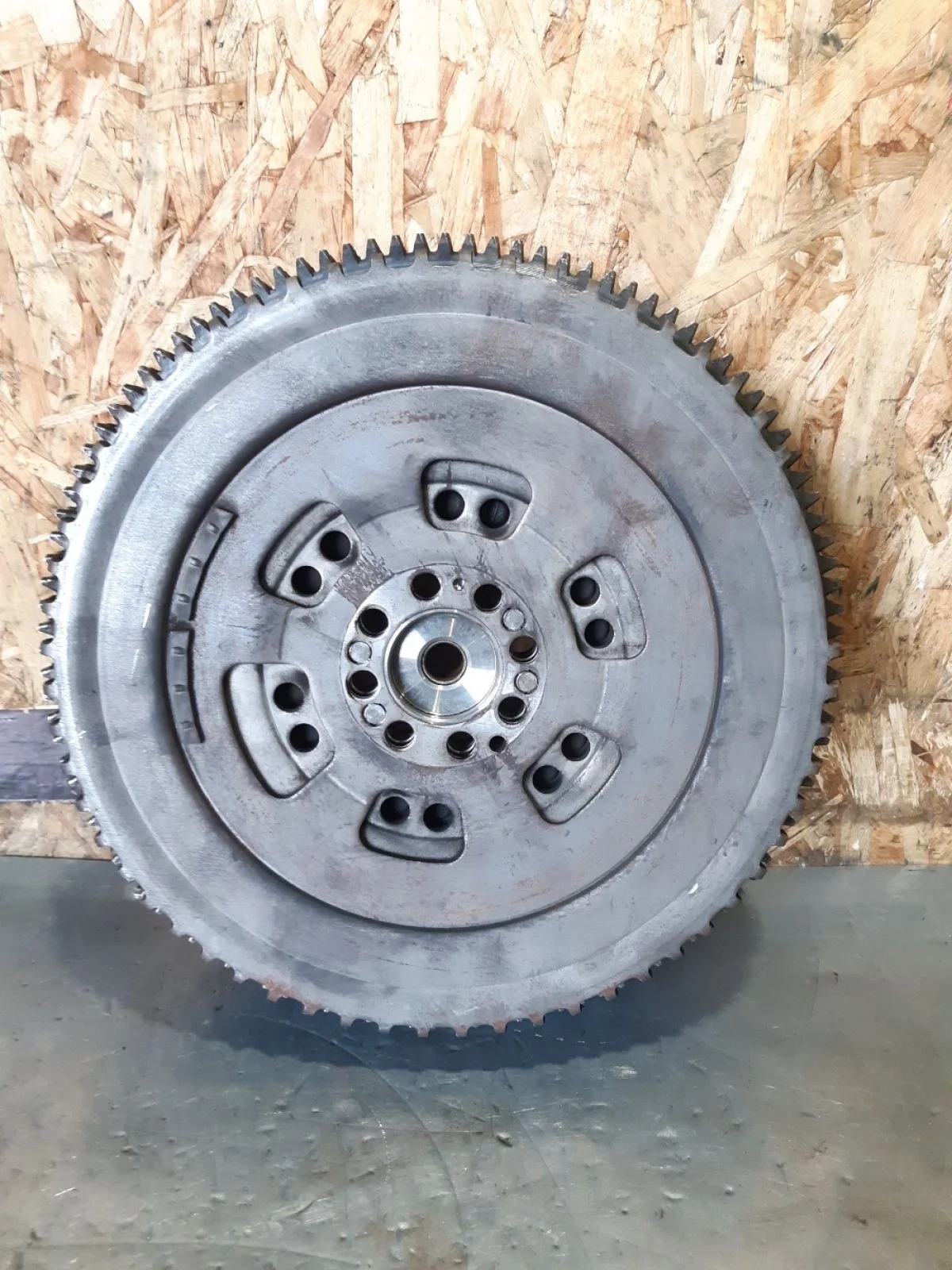 Маховик Nissan Pathfinder III рестайлинг (2010—2014) 2011 KAF - бежевый