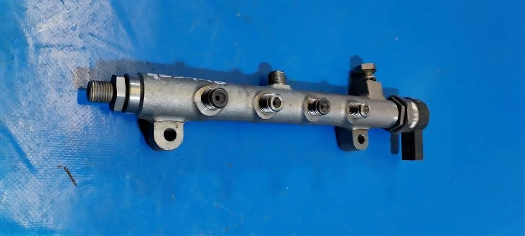 Топливная рейка (рампа) VW Touareg NF (2011-2018)