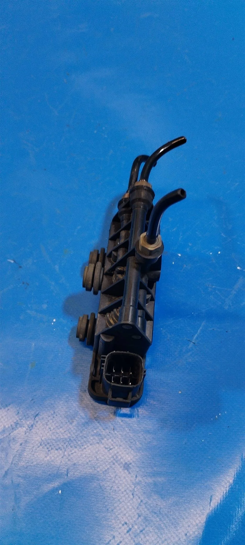 Клапан пневмоподвески Land Rover RANGE ROVER SPOR