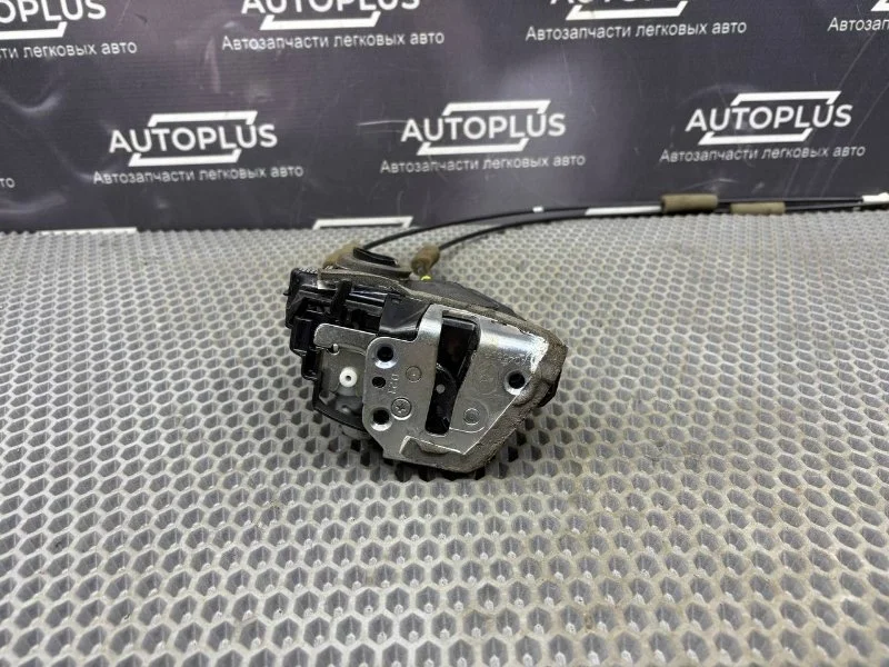 Замок двери Toyota Camry 6905033120 XV40 2.4 2AZ-FE, задний правый