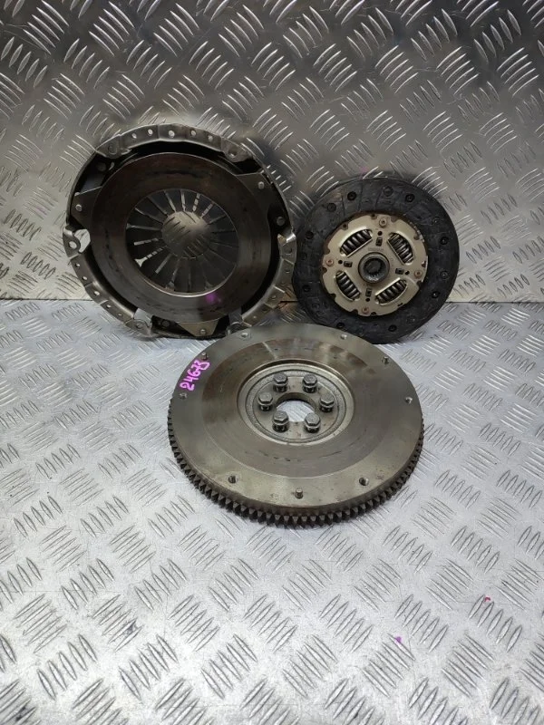 Маховик Nissan Almera Primera 123104M500 N16 P12 QG16 GA16 QG15 QG18