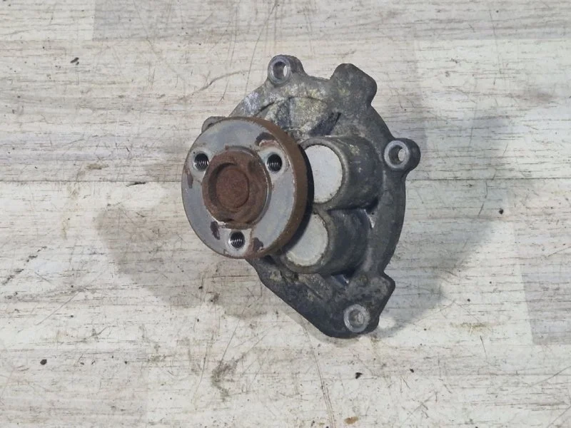 Водяной насос Opel Astra H Twin 2008