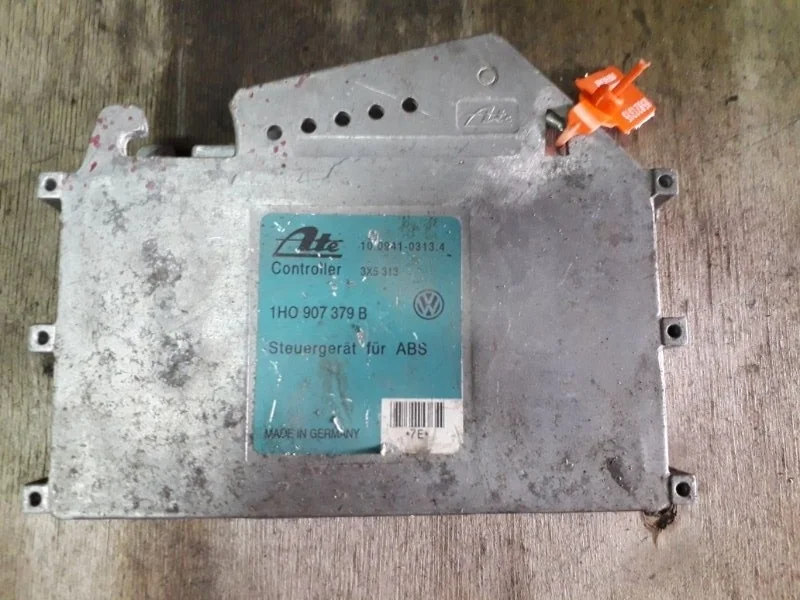 ЭБУ Volkswagen Passat B3 1.8