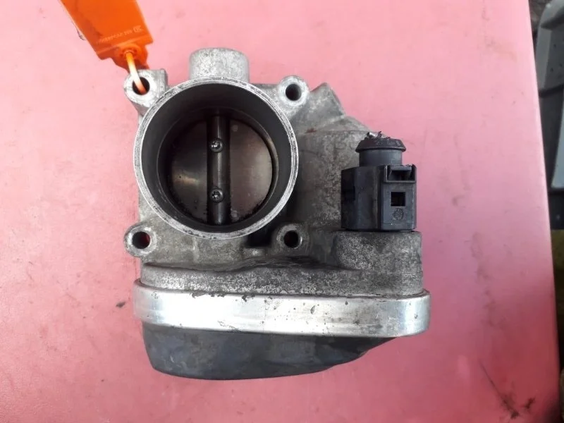 Дроссельная заслонка Volkswagen Polo 1.2