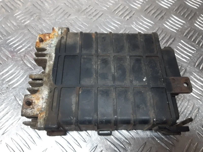 ЭБУ Volkswagen Passat B3 1.8