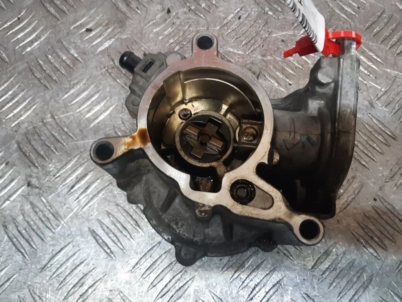 Вакуумный насос Volkswagen Passat B7 1.8TSI