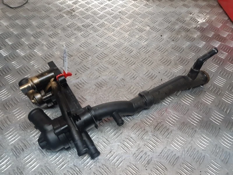 Термостат в сборе с корпусом Volkswagen Golf 6