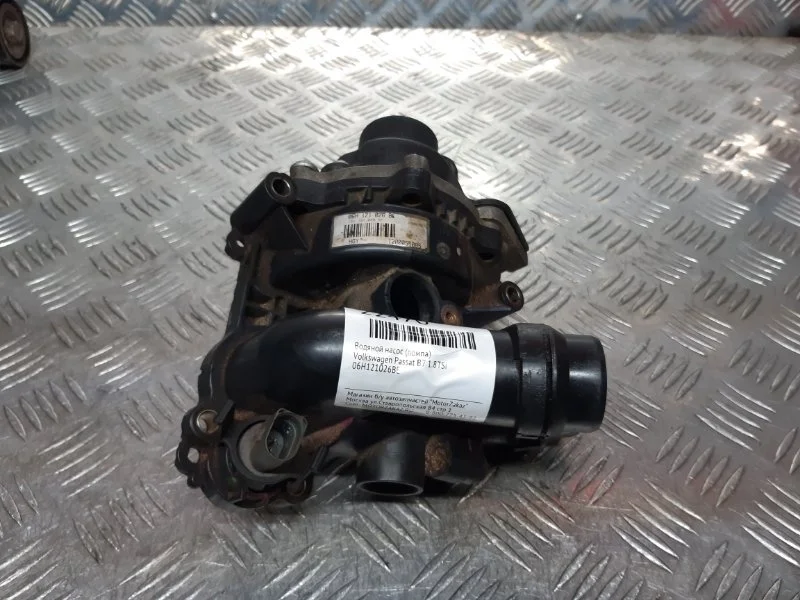 Водяной насос (Помпа) Volkswagen Passat B7 1.8TSI