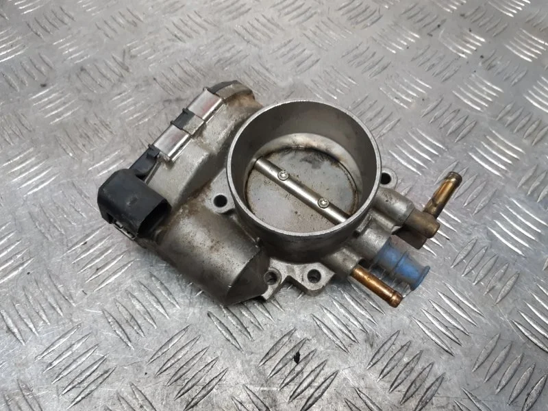 Дроссельная заслонка Audi A6 2.8