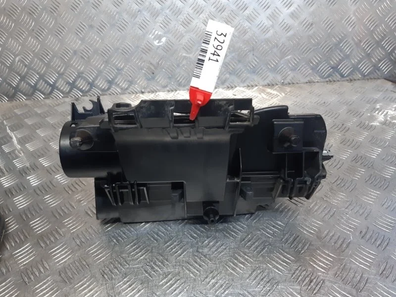 Корпус воздушного фильтра Mercedes-Benz C200 W204