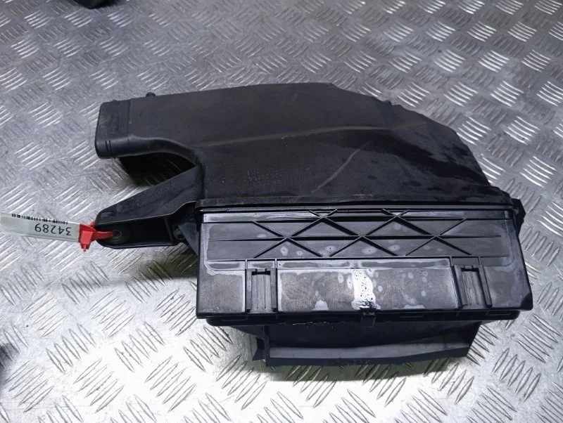 Корпус воздушного фильтра Mercedes-Benz ML350 W166