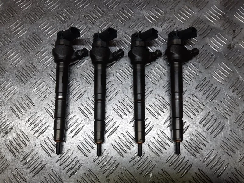 Форсунка топливная Volkswagen Passat CC 2.0TDI