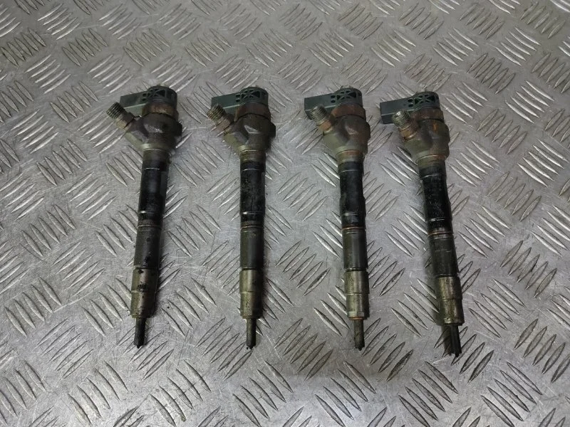 Форсунка топливная Volkswagen Golf 6 2.0TDI