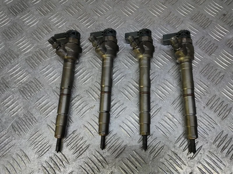 Форсунка топливная Volkswagen Passat B7 2.0TDI