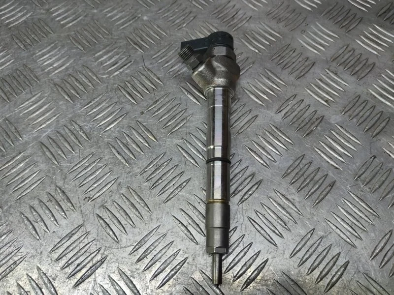 Форсунка топливная Volkswagen Passat B7 2.0TDI