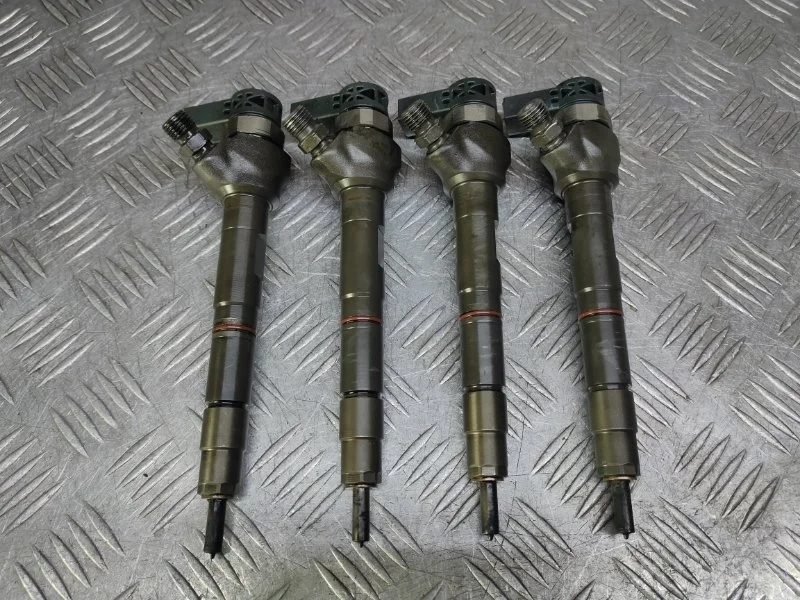 Форсунка топливная Volkswagen Passat B7 2.0TDI